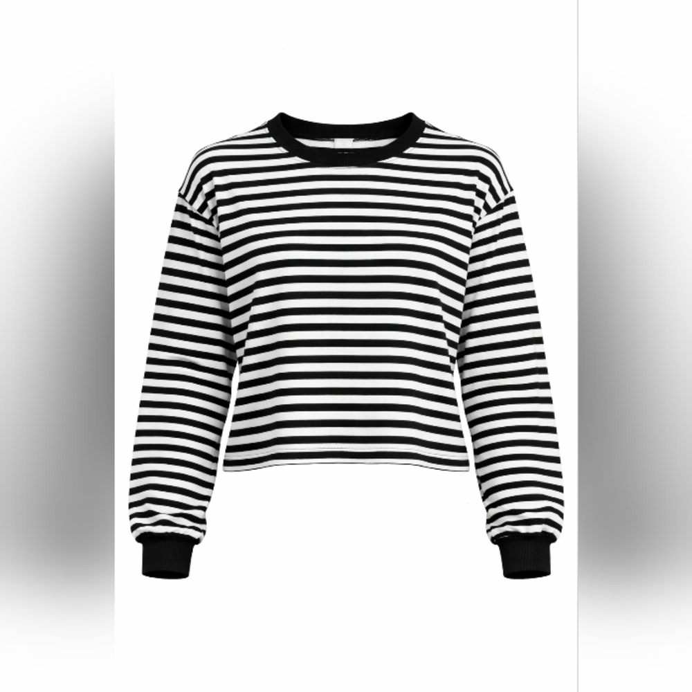 Women's Small- long sleeve shirt black white sweater cropped